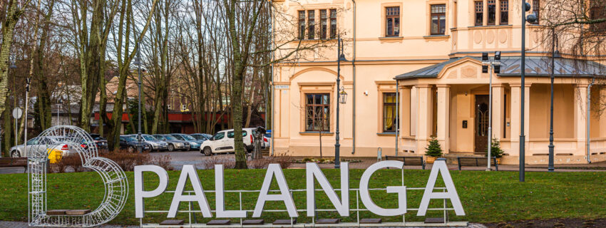 Pasivaikščiojimas po šventėms pasiruošusią Palangą (galerija)
