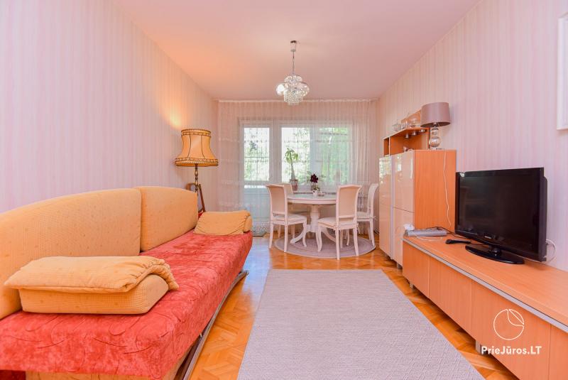 Dviejų kambarių butas - apartamentai Palangos centre. Netoliese jūra ir J. Basanavičiaus gatvė