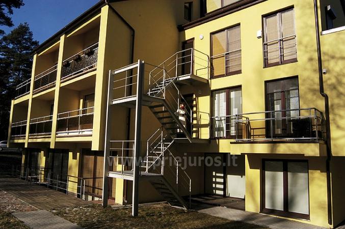  Studijos tipo apartamentai su balkonais Juodkrantėje