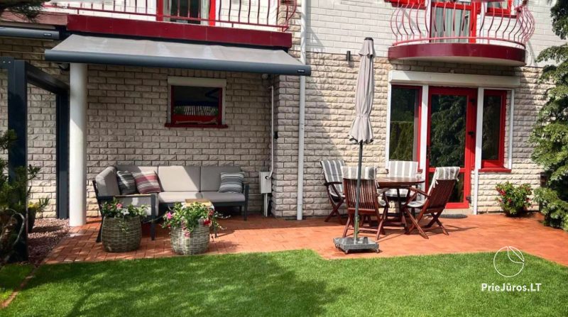 Kotedža Family Inn ar terasi