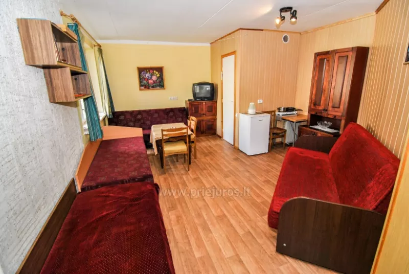 Keturviečių kambarių nuoma (kiekviename viryklė, dušas, WC, TV) Šventojoje