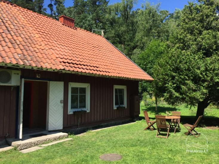 Miško namas Juodkrantėje – 2 apartamentai, tame pačiame name