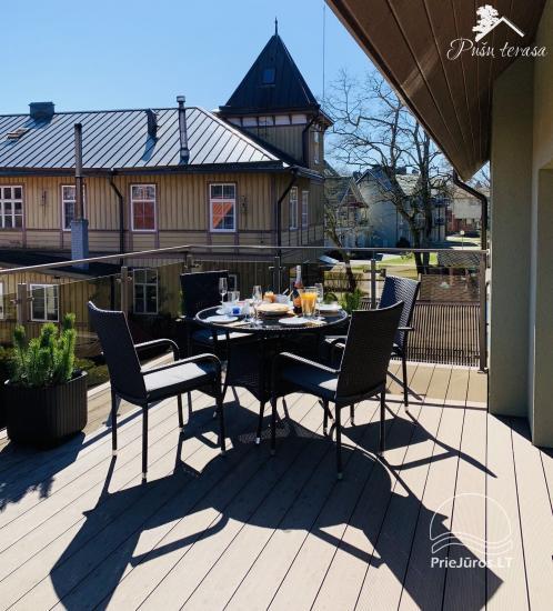 Apartamentai Pušų terasa Juodkrantėje, moderniai įrengti su didžiule terasa