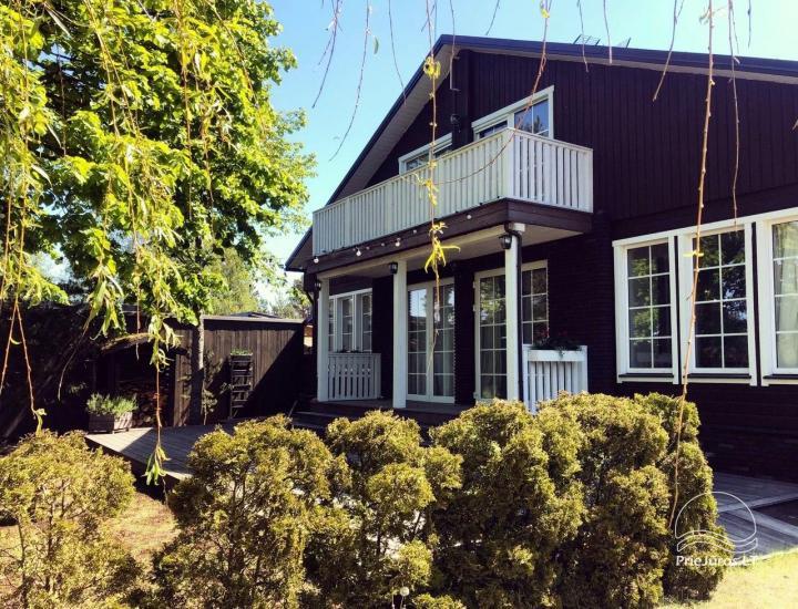 Riverfront Home - Skandinaviški kotedžai ant upės kranto. Iki jūros tik 250 metrų!