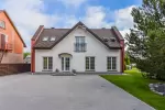 Naujų kambarių nuoma Karklėje – „Gintaro sodyba“. Kiemas, pavėsinė, žaidimų aikštelė