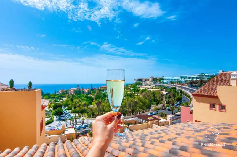 Dzīvoklis Lujoso apartamento de 3 dormitorios con y panorámica vista mar Tenerifē