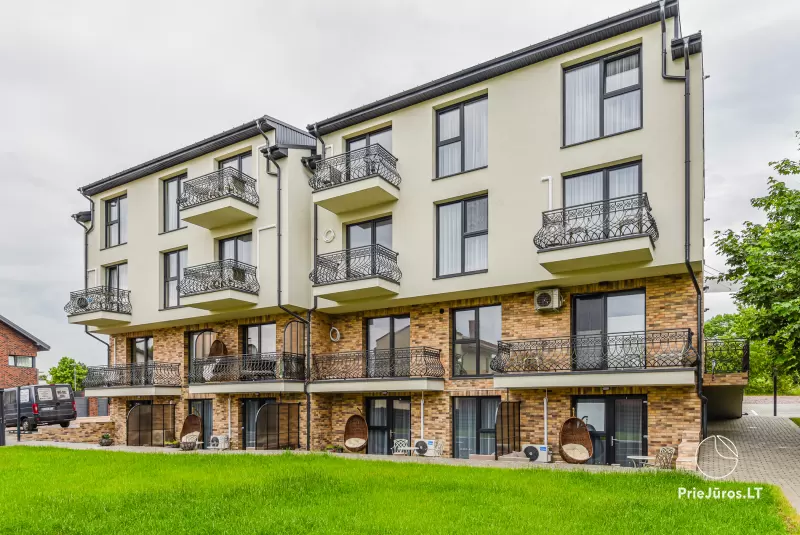 Naujai įrengti apartamentai nuomai Palangoje. Yra terasos, kondicionieriai