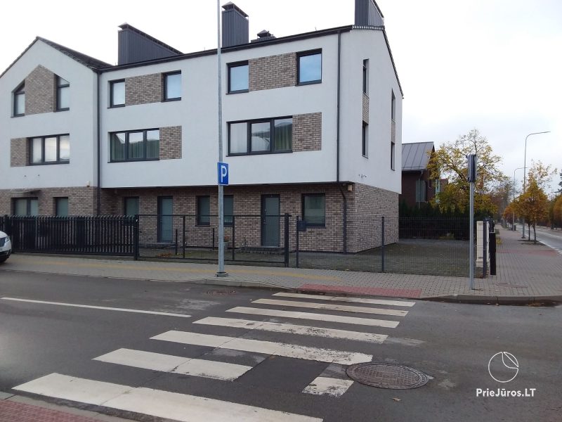 Trijų aukštų kotedžas ir apartamentai Palangos centre