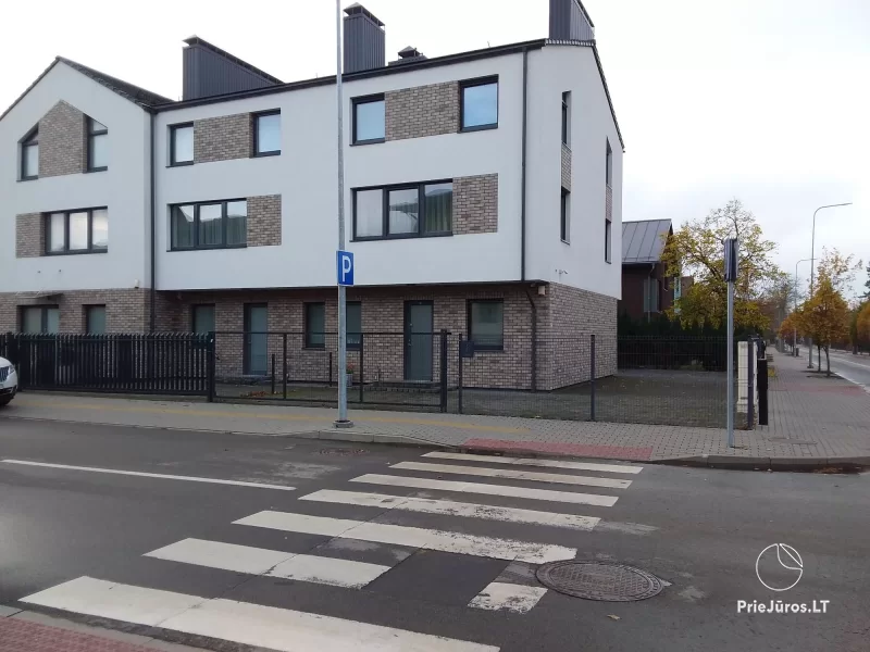 Trīsstāvu kotedža Palangas centrā