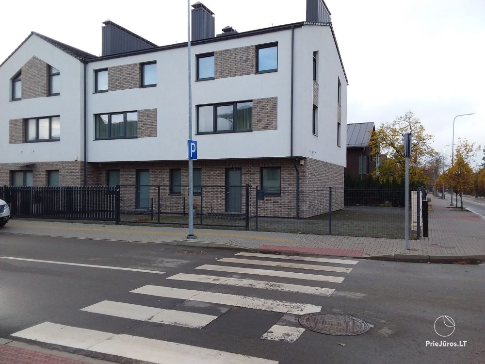 Trijų aukštų kotedžas ir apartamentai Palangos centre - 1