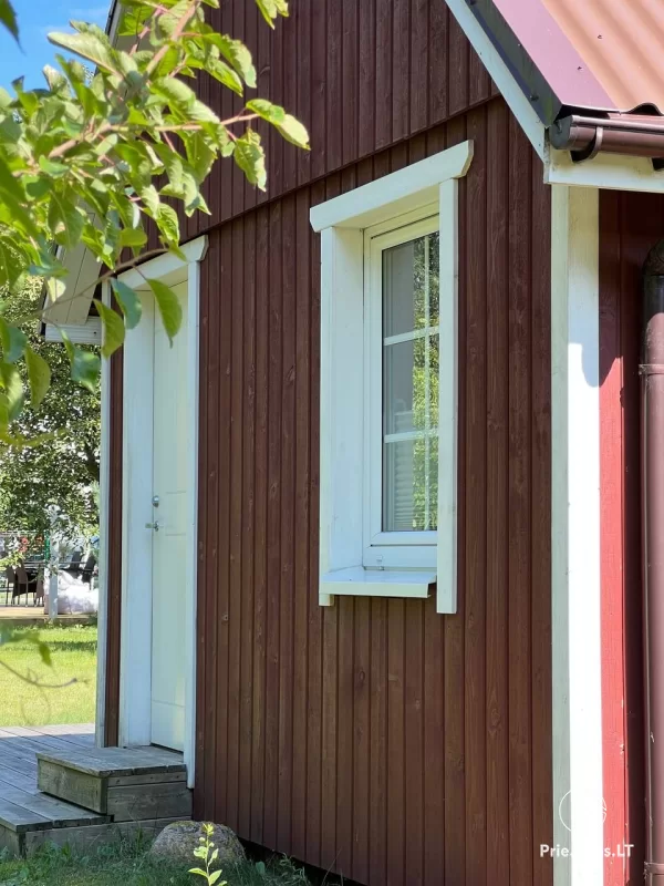Les Dunes Atostogų namukas su terasa šalia jūros. Vos 30m iki papludymio