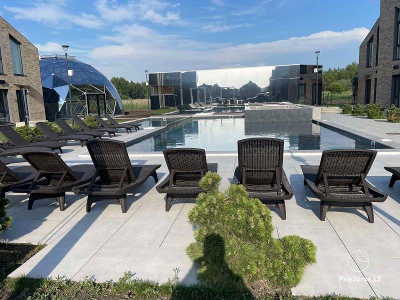 Vasaras māja Mončišķēs, kompleksā J7. Apsildāms baseins, vanna, sauļošanās krēsli