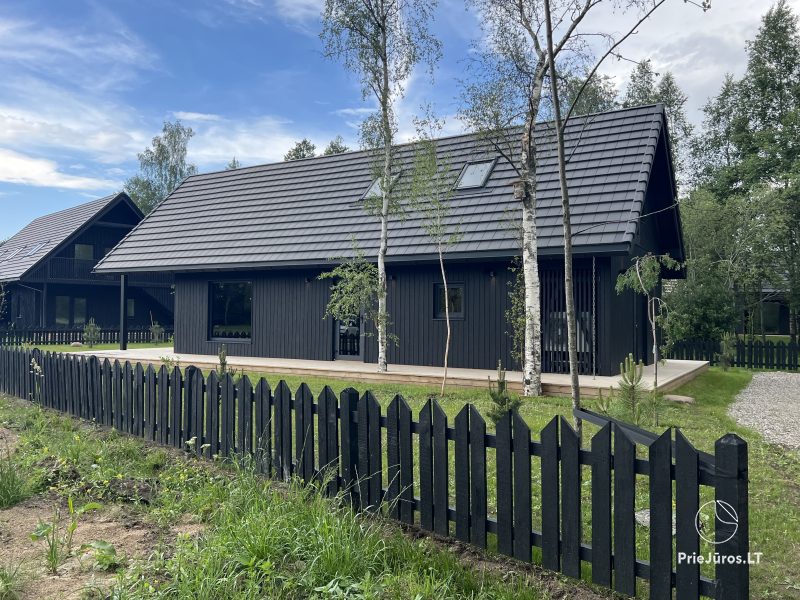 Nuomojamas erdvus (80 kv.m) trijų miegamųjų namas Šventojoje. Tinka 2-3 šeimoms, iki 10 asmenų
