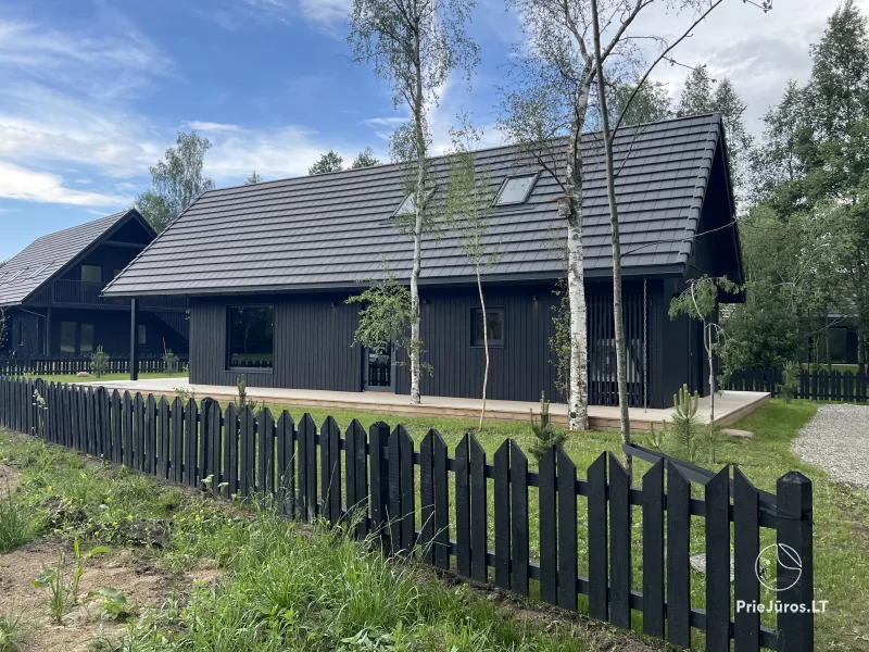 Plaša (80 kv.m) trīs guļamistabu māja Sventojā. 2-3 ģimenēm, līdz 10 personām