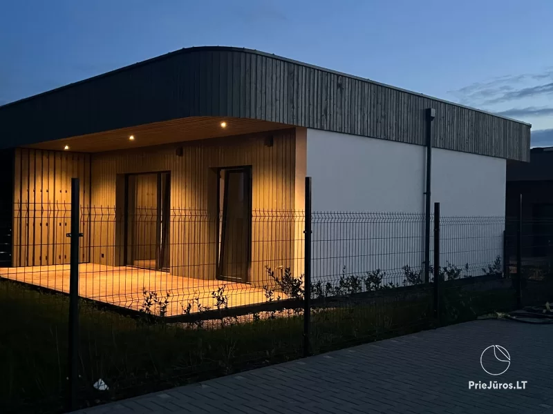 Brauni Modern vieno aukšto kotedžas Kunigiškiuose