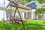 4 ir 6 vietų apartamentai Palangoje viloje „Tylos takas“: atskiri įėjimai, kiemas