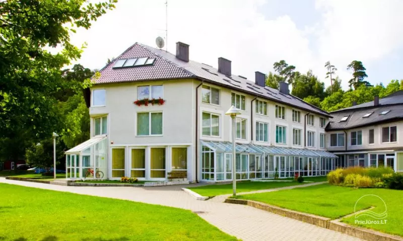 1–3 kambarių Apartamentai Juodkrantėje „Prie Ąžuolo“ – atskiri įėjimai, virtuvės, terasos