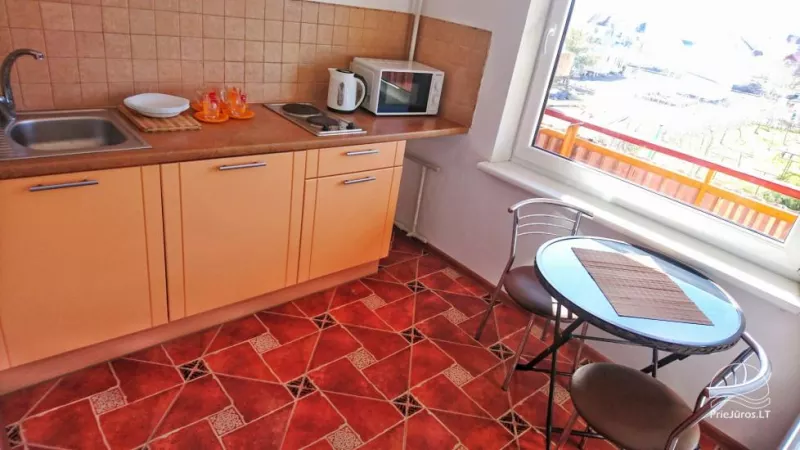 Vienistabas dzīvokļi ar visām ērtībām un koka mājas Svētojā
