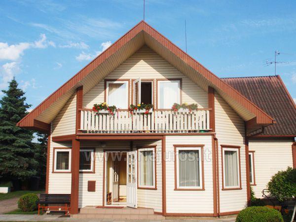 1–4 vietų kambariai svečių namuose „Lanksva“ – 400 m iki jūros, arti centro