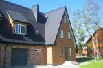 Erdvi, jaukiai įrengta Villa Ponto Palangoje, Kunigiškėse. Yra terasa, aptverta ir prižiūrėta teritorija