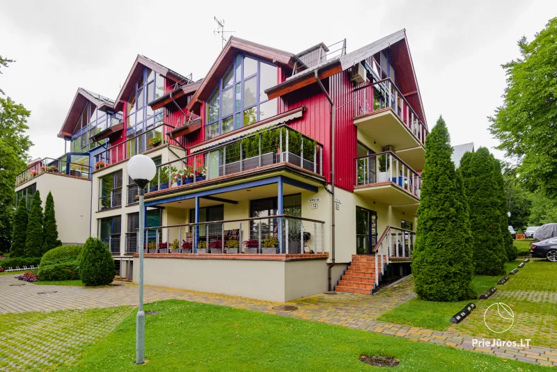 Puikūs dviejų kambarių apartamentai su didele lauko terasa ir vaizdu į Kuršių marias