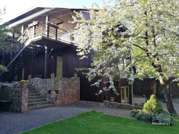 Privati vila Arčiau jūros: apartamentai, pirtis, jacuzzi. Tik 150 m iki jūros, 2 min iki J. Basanavičiaus g.! Galima visos vilos nuoma