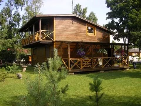 Kambarių nuoma mediniuose nameliuose
