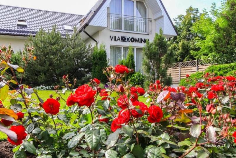Numuri un dzīvokļi Palangā viesu mājā VILA DOMINO – 400 m līdz jūrai, tuvu centram