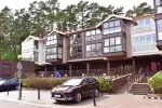 Nauji, Erdvūs Apartamentai Nidos Vilnelė su lauko terasa, atveriama lodžija, kondicionieriumi, židiniu, vieta automobiliui, dviračiams, liftais.