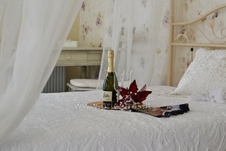 Apartamentai jaunavedžiams ir romantiškoms porelėms Palangoje viloje BALTAS NAMAS - 1