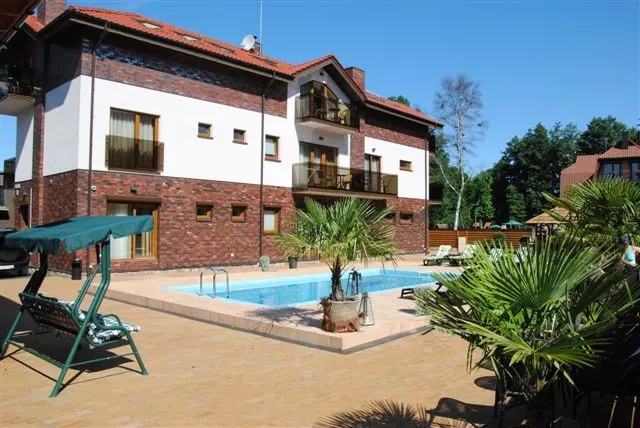 SKORPIONO VILA - villa ar apsildāmu āra baseinu!