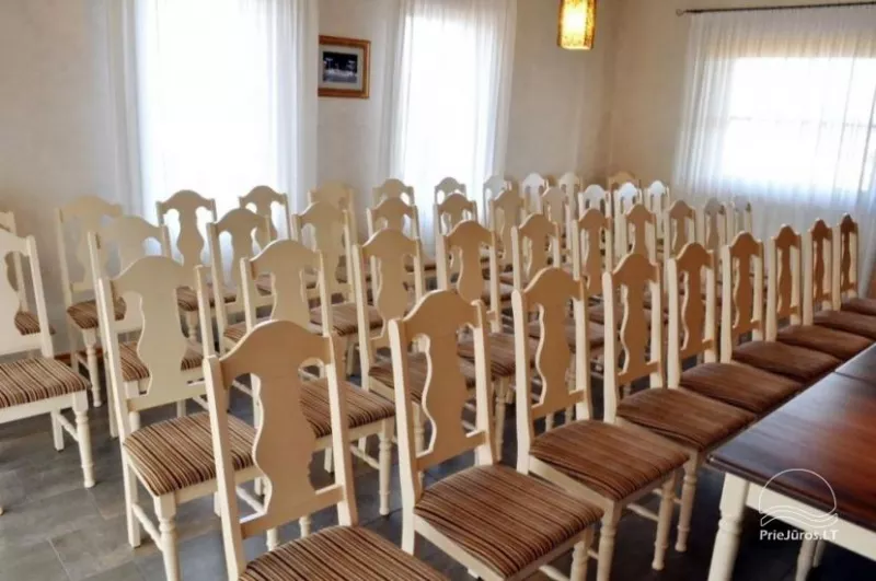 40 vietīga konferenču zāle viesnīcā Pajurio sodyba