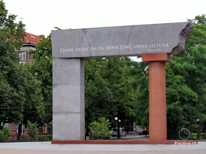 Paminklas vieningai Lietuvai „Arka“