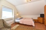 Nr. 301 Šeimyninis trijų kambarių numeris (2+2+2) III aukšte su privačiu dušu, WC - 1