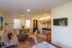 Studio apartment with a private patio - 4