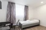 Nr. 1 Penkių viengulių lovų du pereinami kambariai (tarp kambarių durų nėra) su atskiru vonios kambariu cokoliniame aukšte. - 2